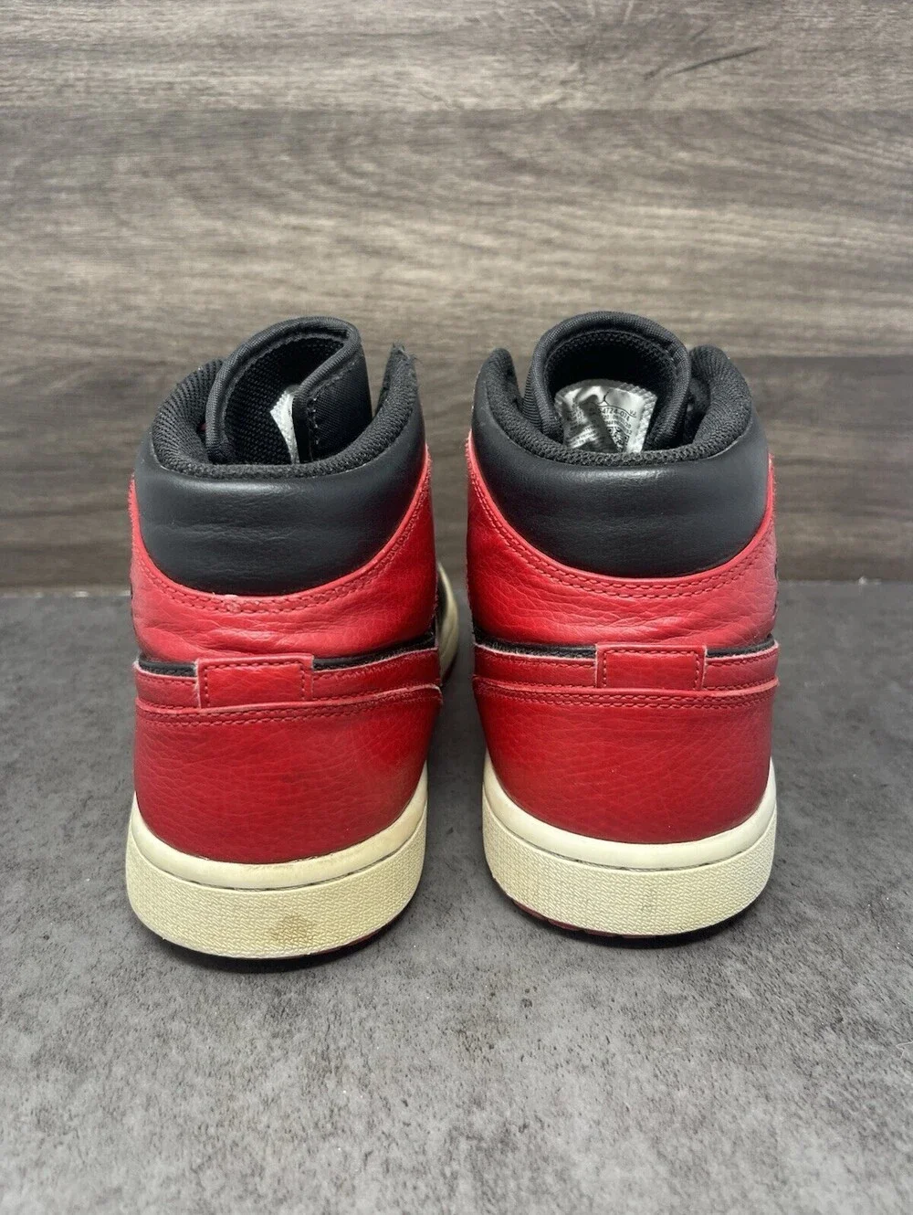 Air Jordan 1 Mid Sneakers Mens Size 9.5 Black Red Banned 554724-074